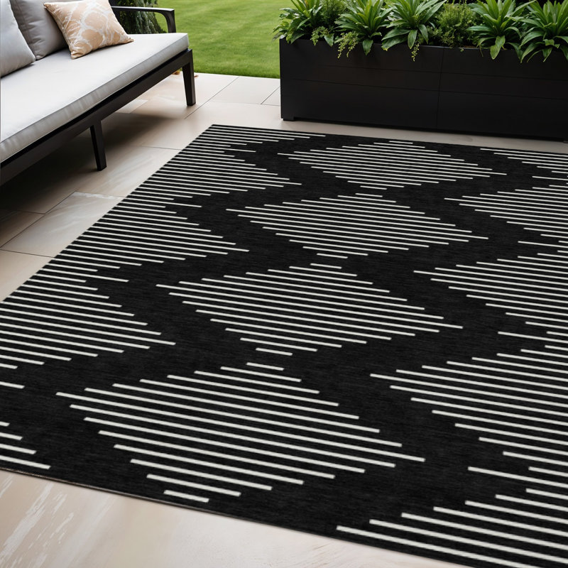 Tapis intérieur / extérieur géométrique noir lavable 5 pi x 8 pi