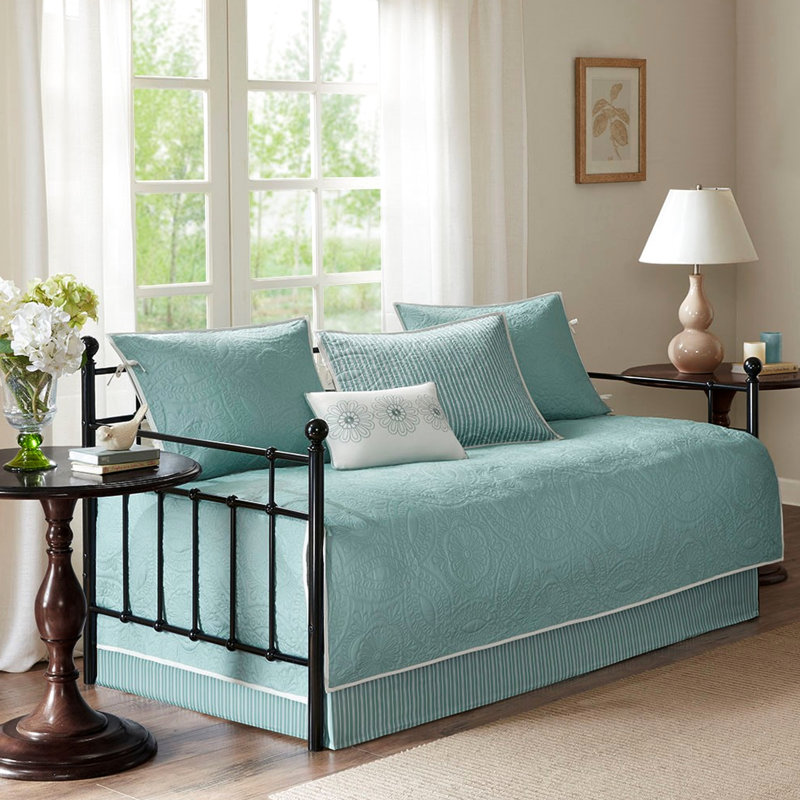 Housse pour lit de jour Blue Medallion, 6 pièces, taille simple, réversible avec revers rayé, housse incluse, chute de 17 pouces, 3 taies décoratives, coussin décoratif médaillon, 6 pièces, simple, chute de 15 pouces,