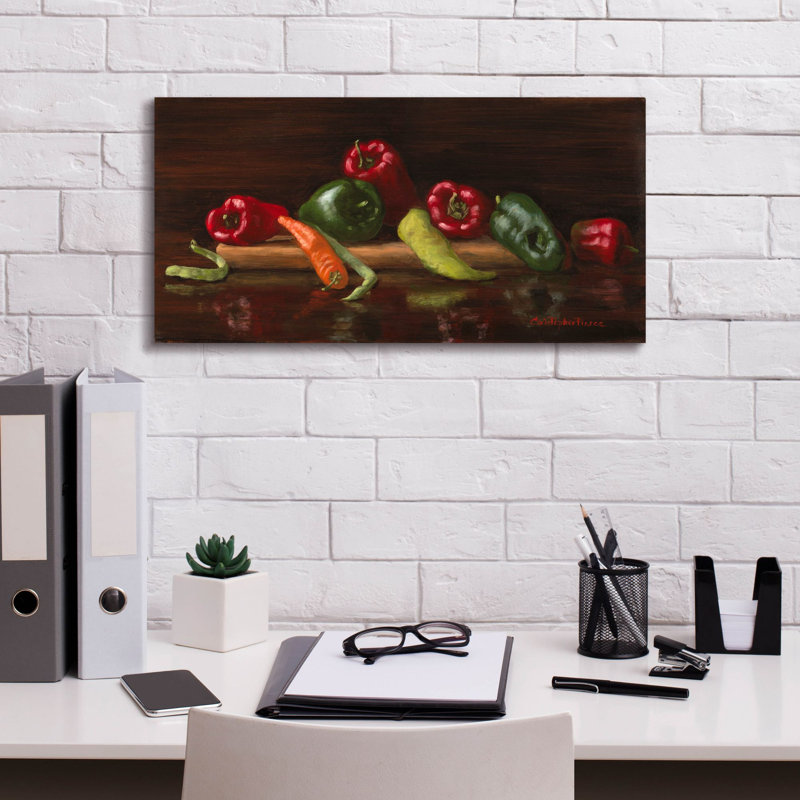 «Green and Red Peppers On Canvas» par Christopher Pierce, reproduction, H 12 po x l 24 po x P 0,75 po