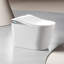Toilette intelligente avec couvercle et siège ouverts avec capteur de pieds, contrôle des boutons, veilleuse, protection contre les fuites, bouton latéral avec plusieurs commandes, télécommande, chasse d'eau automatique, écran blanc
