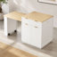 Îlot de cuisine cannelé K&K de 210 cm avec table à manger extensible pour 4 à 6 personnes, table d'îlot avec prise électrique, table de cuisine avec rangement double face, 2 tiroirs et 2 étagères latérales ouvertes.-1485840461