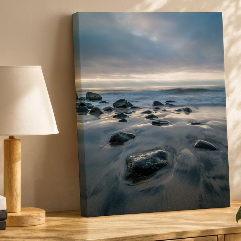 Reproduction d'art sur toile, "Une scène côtière sereine à l'aube avec une plage tranquille", H 12 po x l 9 po