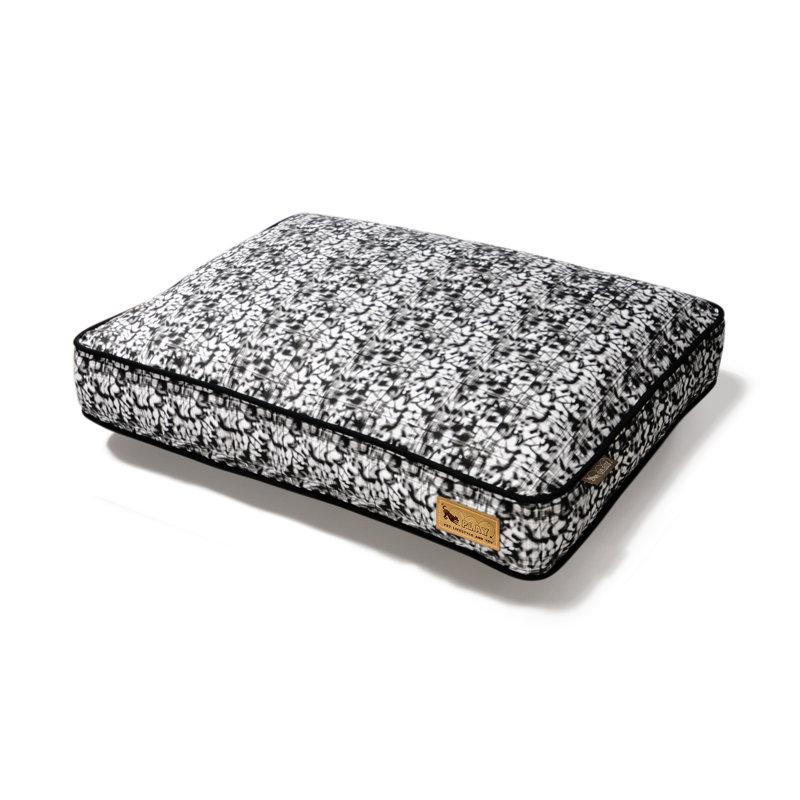 Oreiller rectangulaire pour chien Frolique, Petit (l 28 po x P 20 po x H 4 po), Éclaboussures de blanc