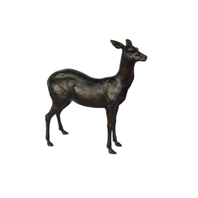 Biche - statue de bébé cerf en bronze - Taille: L 30 po x l 8 po x H 30 po.