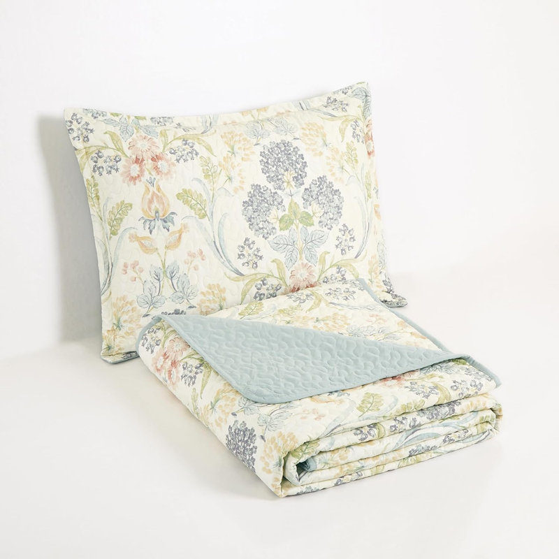 Alyssa Standard Floral Quilt, King Quilt + 2 King Shams