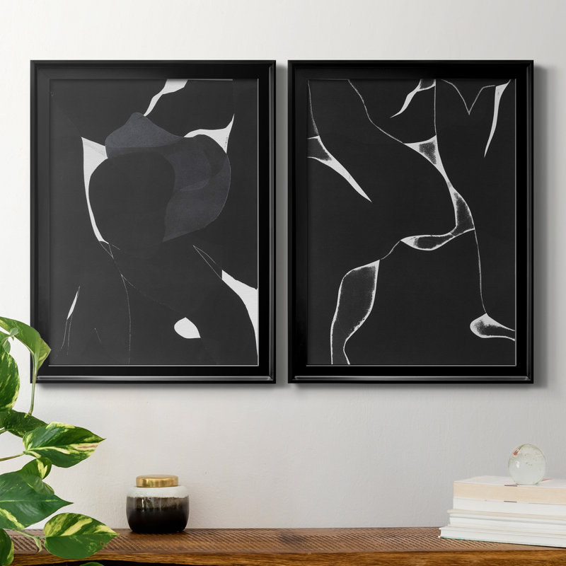 «Night Bloom I», reproduction encadrée de qualité supérieure, prête à être accrochée, H 36,5 po x l 53 po x P 1 po, Noir