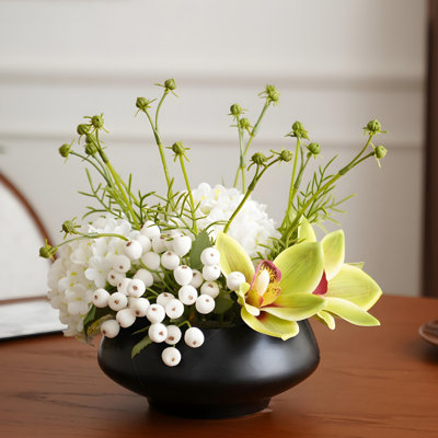 Ornements de fleurs simulées