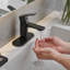 Robinet de salle de bain monocorps et monocommande-107439100