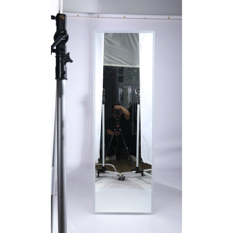 Miroir pleine grandeur avec corps de meuble-lavabo lumineux et miroir à DEL
