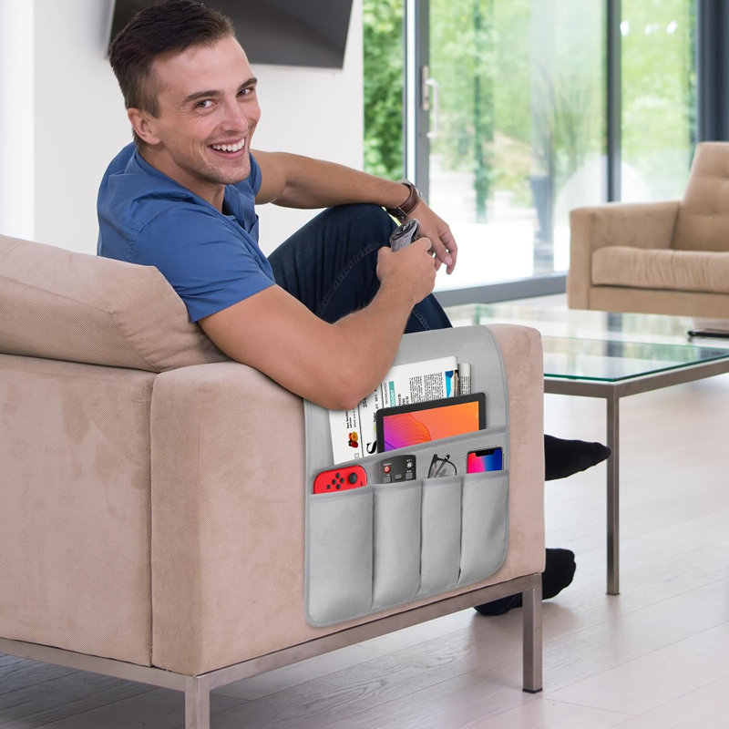 Porte-télécommande pour fauteuil, avec 5 poches | Support de télécommande de canapé et de télé avec base antidérapante, organisateur de chevet pour clés, lunettes, téléphone et magazines (Gris pâle, 89 x 31,5 cm)