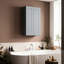 Porte d'armoire murale en bois massif gris foncé et étagère pour le rangement dans la cuisine, le rangement dans la salle de bain, la buanderie et les tablettes réglables prêtes à assembler