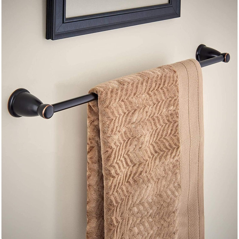 Ensemble de 5 accessoires de salle de bain en bronze huilé : porte-serviettes, anneau porte-serviettes, porte-papier hygiénique et crochet.