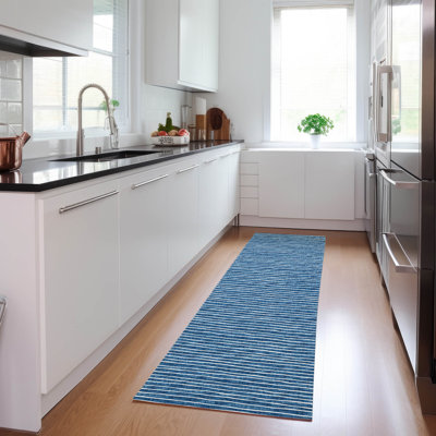 Tapis bleu marine intérieur / extérieur en polyester tissé à la machine Loreen