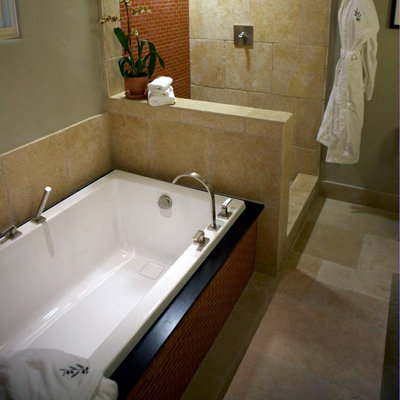 Marlie 66'' L Whirlpool Bathtub