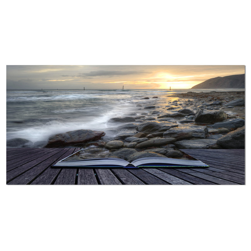 «Open Book to the Evening Sea» par Designart - reproduction de photo sur toile, H 20 po x l 40 po