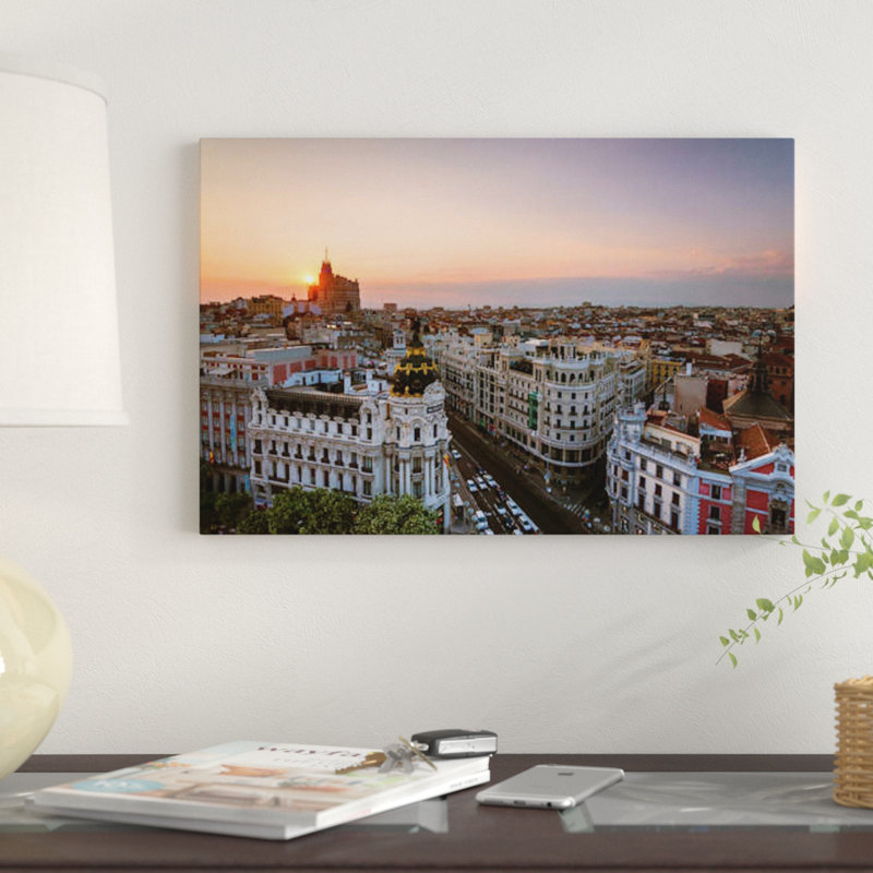 «Coucher de soleil sur Madrid, Espagne» par Matteo Colombo, impression sur toile, H 26 po x l 40 po x P 1,5 po, Toile tendue