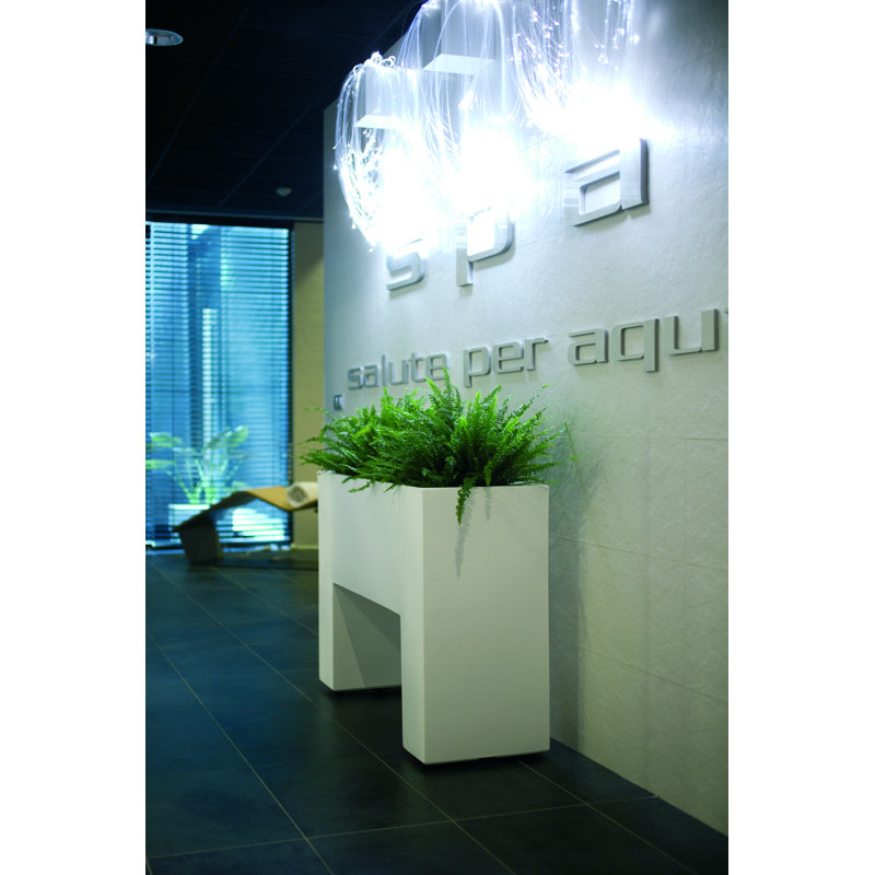 Muro Resin Elevated Planter, Bronze
