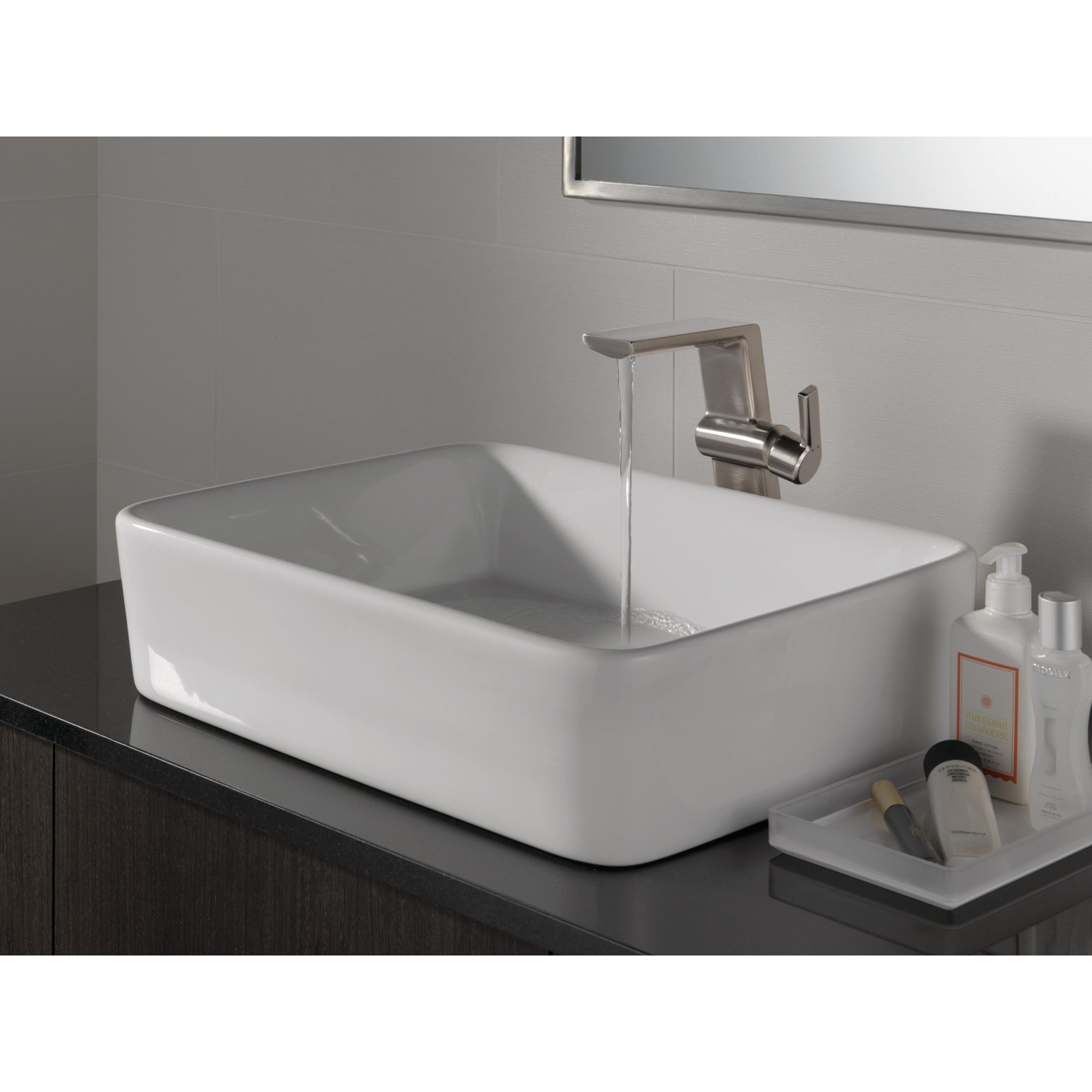 Pivotal® Single-Hole Faucet with Diamond™ Seal, Stainless