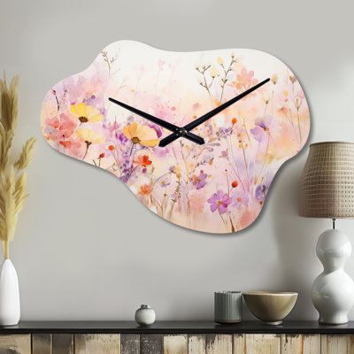 «Pink Whimsical Wildflowers I - Asymmetric Botanicals», horloge murale en métal