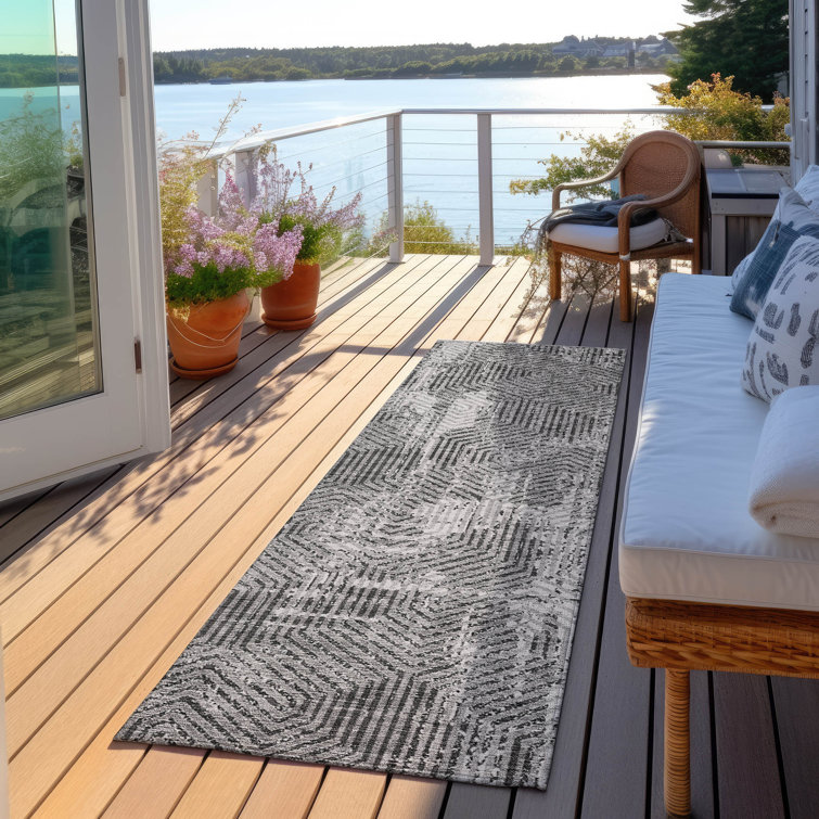 Maliana Washable Geometric Indoor / Outdoor Rug