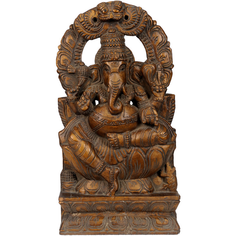 Lord Ganesha assis sur un lotus
