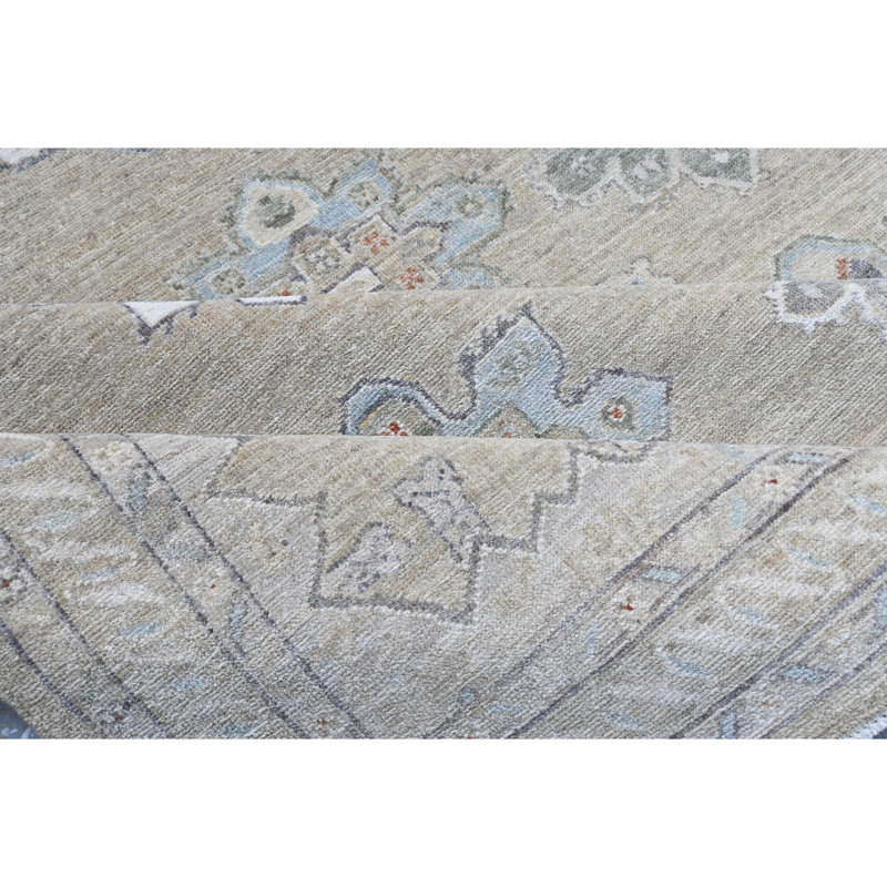 Tapis unique beige / ivoire 8 pi 1 po x 9 pi 9 po