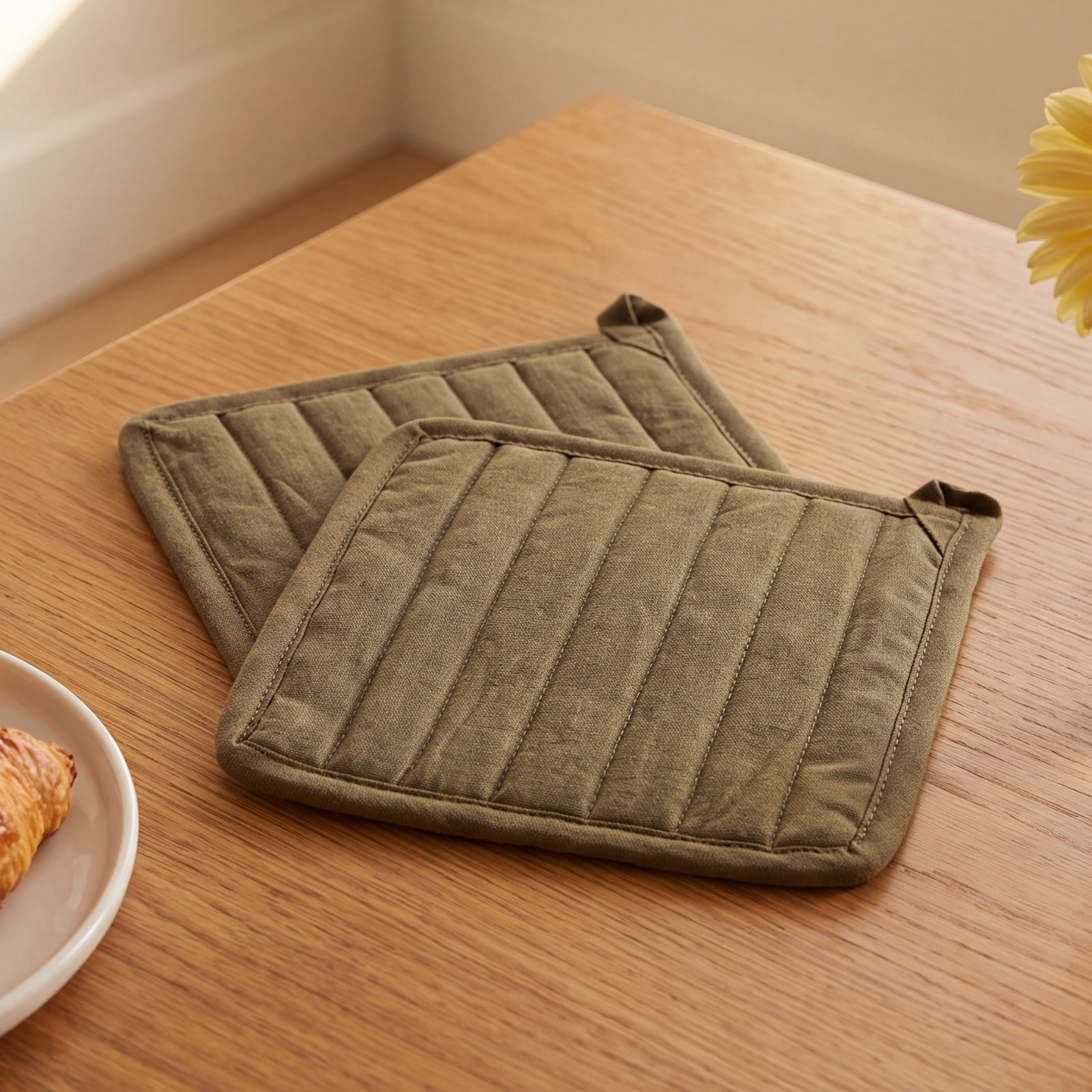 Hawkins New York Oven Mitt Set, Olive