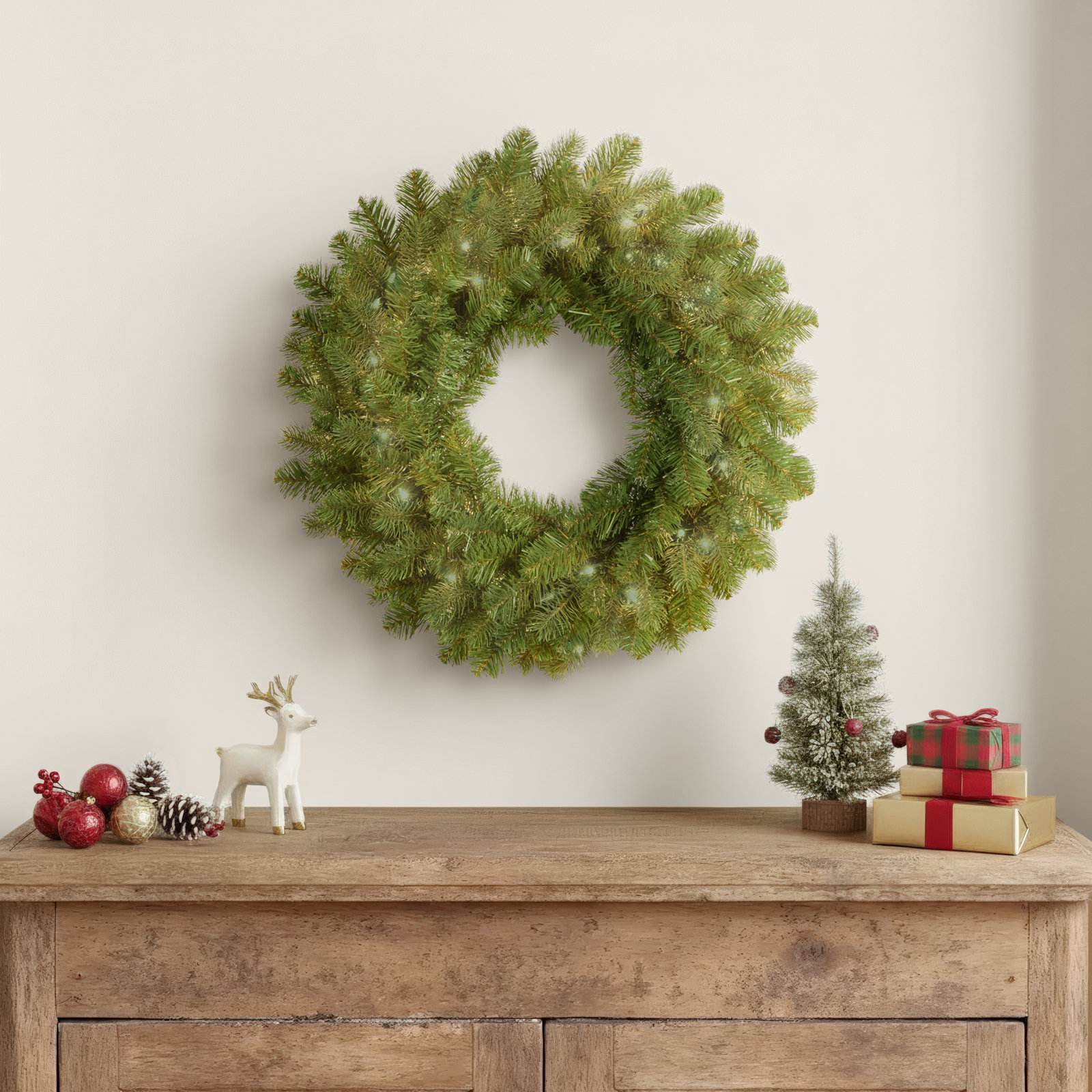 Douglas Fir Pre-Lit Wreath, 24"