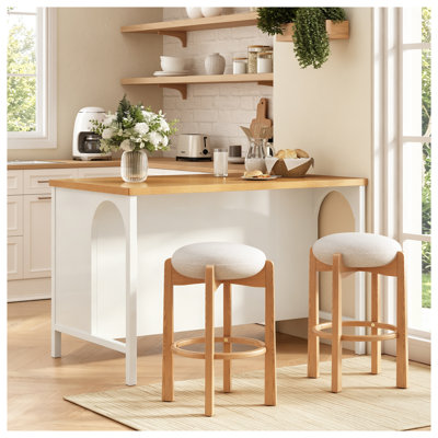 Îlot de cuisine de style campagnard de 142 cm (56 po) avec plateau en bois d'hévéa naturel, base en MDF blanc et chariot de rangement ouvert