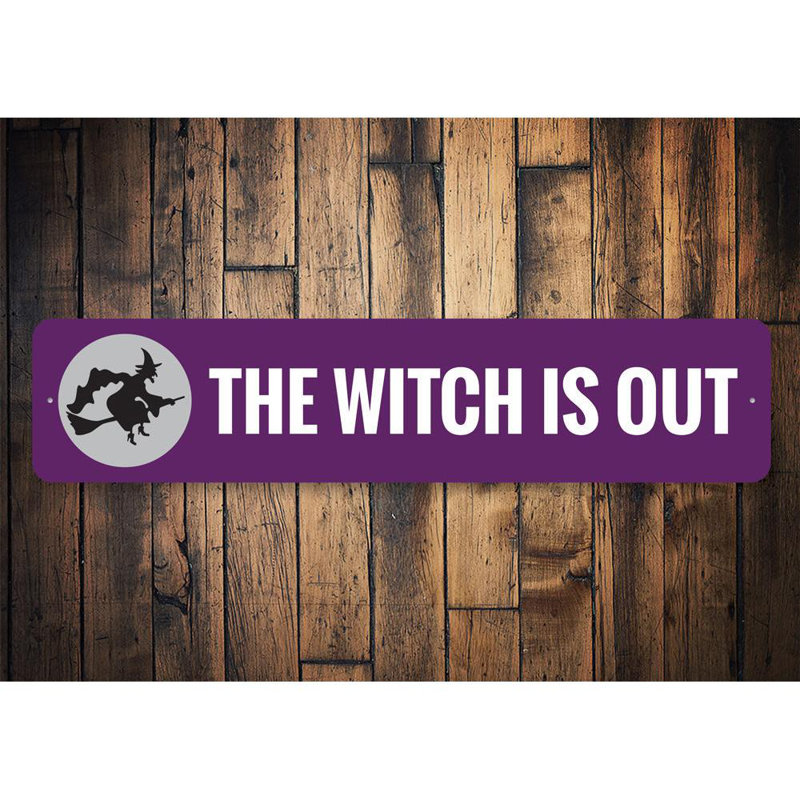 Panneau en aluminium The Witch Is Out, H 4 po x l 18 po x P 0,04 po