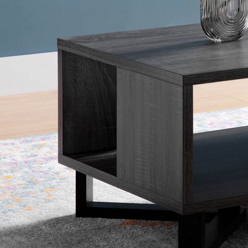 Table basse noire et grise vieillie