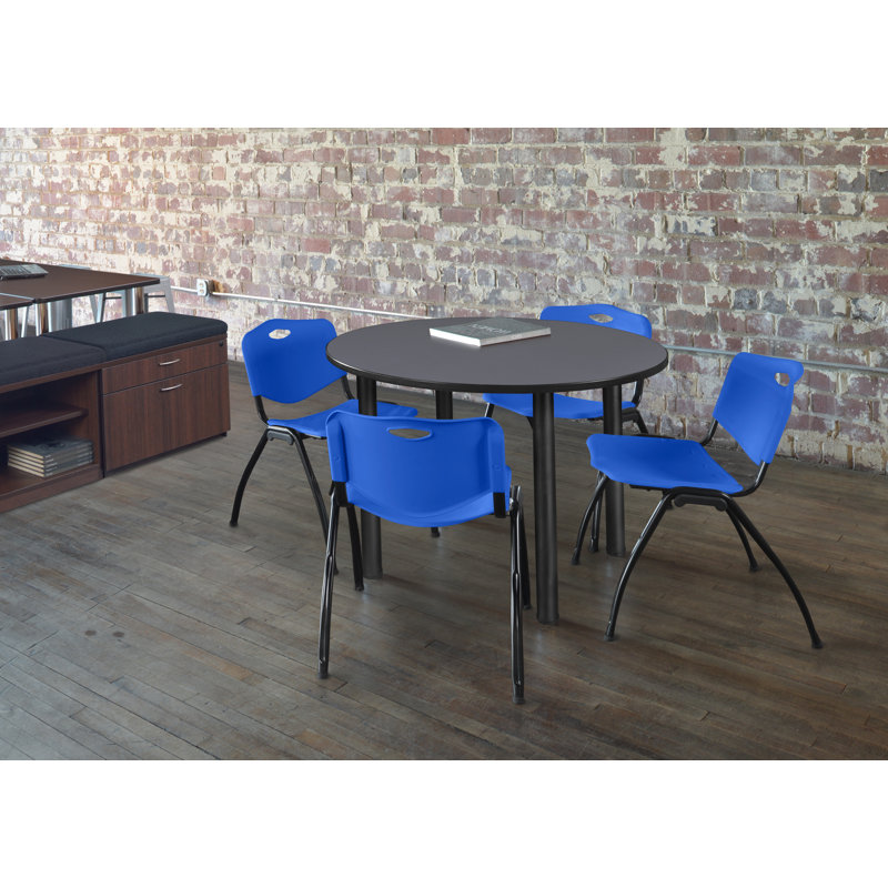 Plateau de table Kee, 4 chaises empilables, 29" H x 36" W x 36" D, Cerisier/Noir, Bleu
