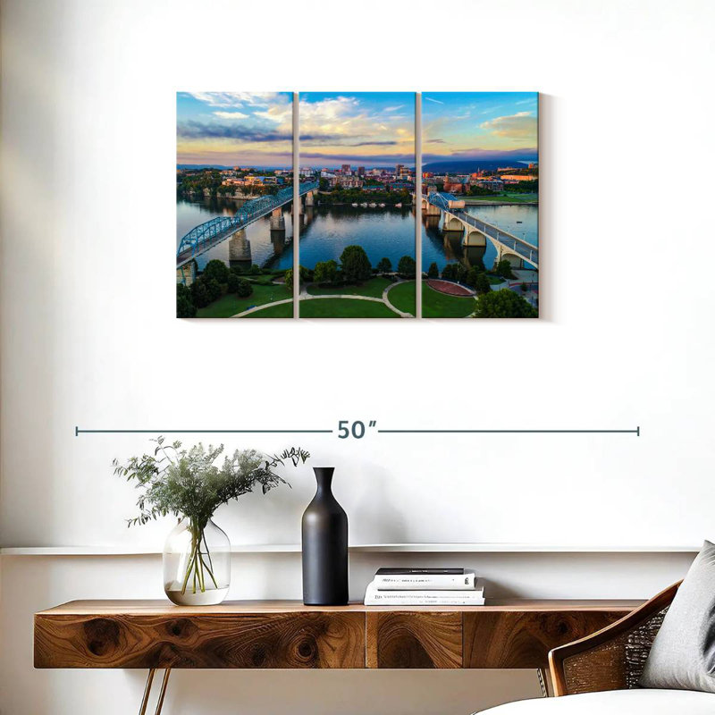 Chattanooga Adelene Skyline, 20" H x 33" W