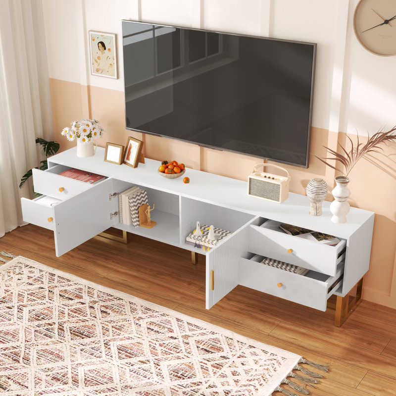 Meuble télé bas avec portes texturées, support télé avec tiroirs, poignées et pieds, Blanc