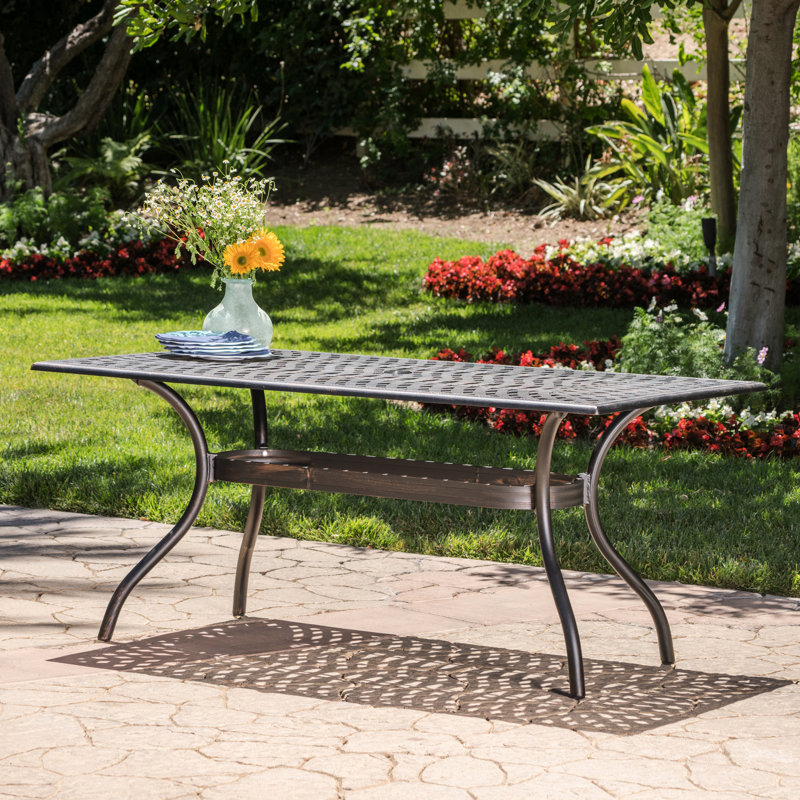 Table rectangulaire de 68 po au fini cuivre, structure en aluminium coulé, structure en aluminium
