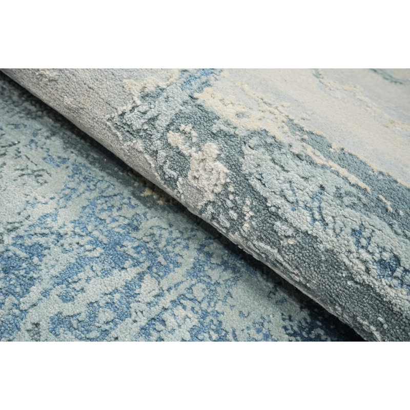 Abstract Area Rug in Silver/Blue/Gray