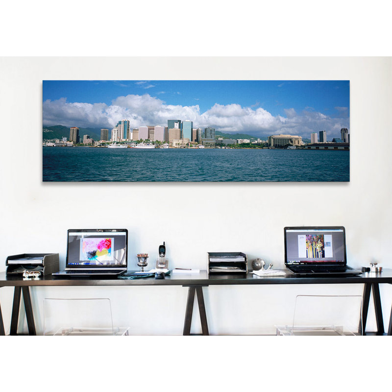 Bâtiments sur le front de mer, centre-ville, Honolulu, Hawaï, États-Unis par Panoramic Images - Impression sur toile tendue sur châssis