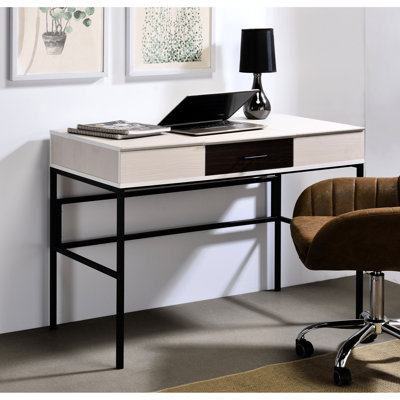 Bureau avec une structure fonctionnelle moderne