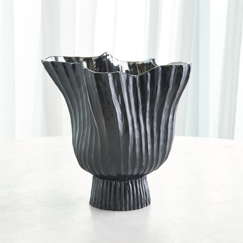 Vase à pied Folha, H 13,5 po x l 14,75 po x P 12 po, Noir, noir, noir, noir