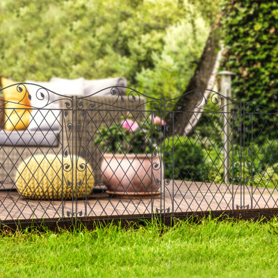 Clôture de jardin Outsunny, paquet de 4 panneaux de clôture en acier, L 11,5 pi x H 43 po, bordure décorative pour animaux résistante à la rouille et bordure de fleurs pour la cour, paysage, patio, décor extérieur, vignes ondulées
