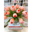 Tulipe dans un vase-121051049