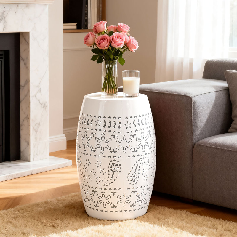 Table d'appoint en métal 18 po H avec découpe en dentelle, table basse tambour / support à fleurs, résistant aux intempéries, floral blanc brillant