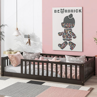 Lit plateforme de haute qualité avec clôture et porte tournante, idéal pour les petites pièces et un sommeil sécuritaire