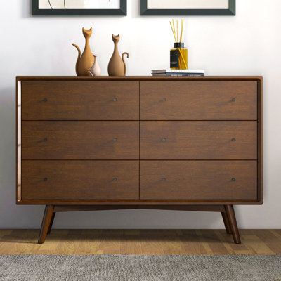 Commode en bois massif