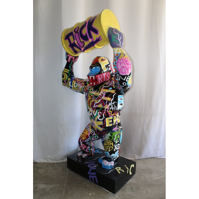 Statue géante en gorille tenant un tonneau 28 po x 21 po x H 83 po