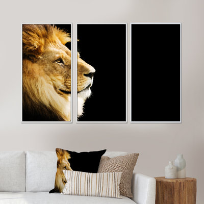 Portrait d'un grand lion sur fond noir - ensemble de 3 reproductions d'art encadrées sur toile