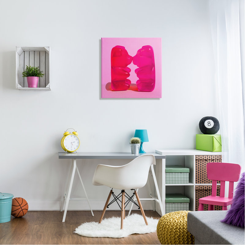 «Kissing Gummy Candy Bears» sur toile par Daphne Polselli, H 24 po x l 24 po x P 1,5 po