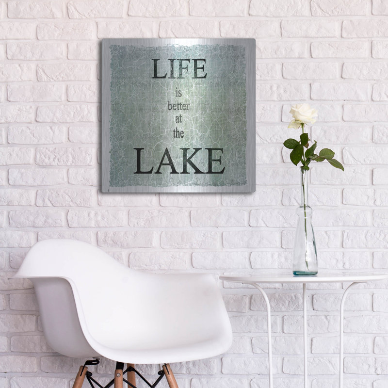 «Life Is Better At The Lake» par Lightbox Journal, art mural en métal, H 24 po x l 24 po