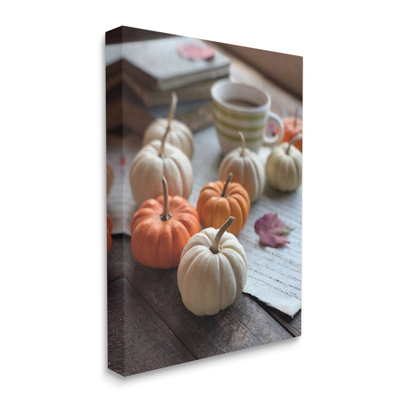 Cozy Pumpkins Scattered Leaves, Toile tendue, H 30 po x l 24 po x P 1,5 po