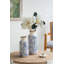 Vase élégant au design traditionnel avec motifs floraux complexes pour une décoration et une présentation polyvalentes